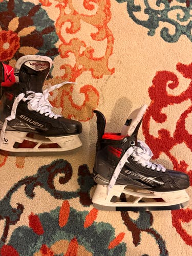 Bauer Vapor X5 Pro Hockey Skates 7.5 (Used)