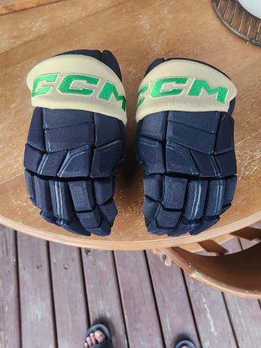 Canucks RR CCM HGQL Gloves 14" Pro Stock (Used)