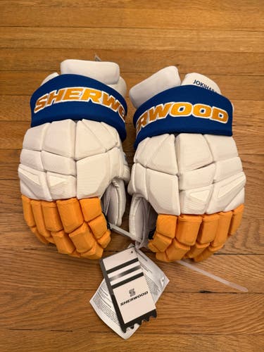 Sherwood Rekker Legend Pro Gloves 14" - Buffalo Sabres Reverse Retro, Jokiharju (NEW)