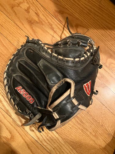 Wilson RH A2000 Catcher's Glove 33.5" (Used)