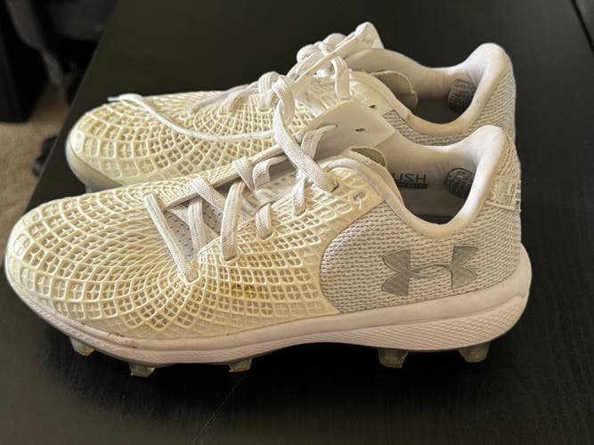 White Unisex Size M 6.0 (W 7.0) Youth Under Armour Cleats (Used)