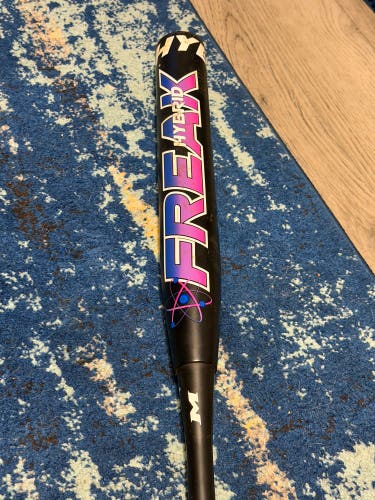 Miken Freak Hybrid 26oz 220 Stamp Slowpitch Softball Bat 1.20 BPF