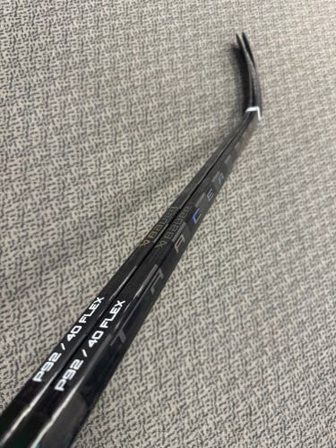 2-Pack Junior Black Bauer Nexus Tracer Right Handed Hockey Stick 40 Flex (New)