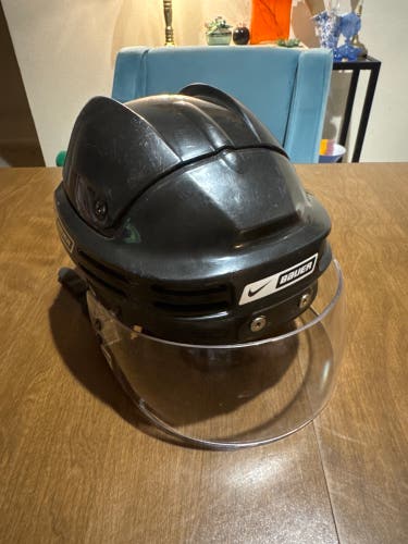 Medium Bauer 4500 Helmet USED/CRACKED