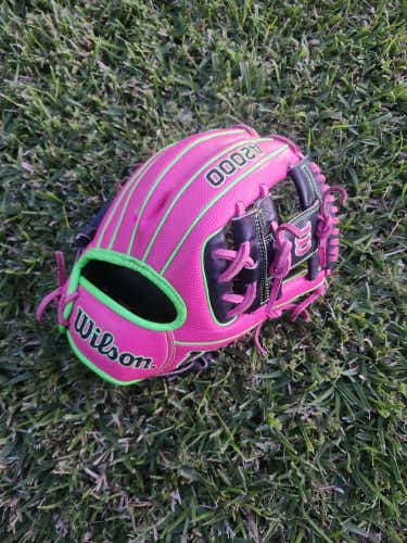Wilson RH Infield A2000 Baseball Glove 11.5" (Used)