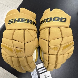 Brand New Sher-Wood Rekker Legend Pro Chicago Blackhawks Winter Classic Gloves 14" Pro Stock