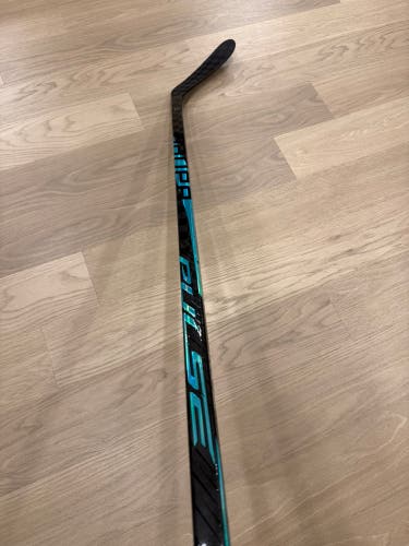 Senior Bauer Pulse Right Handed Hockey Stick P28 70 Flex (New)