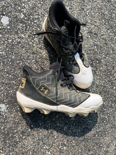 Men's Size M 9.5 (W 10.5) Under Armour (Used)