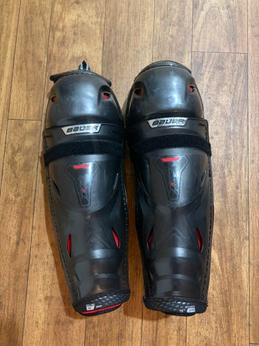 Intermediate Bauer Vapor 3X Pro 14" Shin Pads (Used Like New)