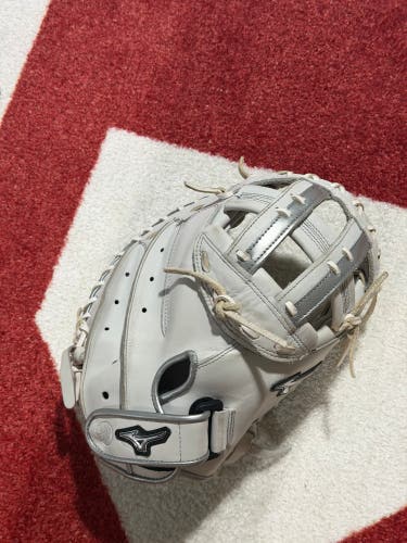 2025 Mizuno Mvp select RH Catcher's Softball Glove 33" (Used)
