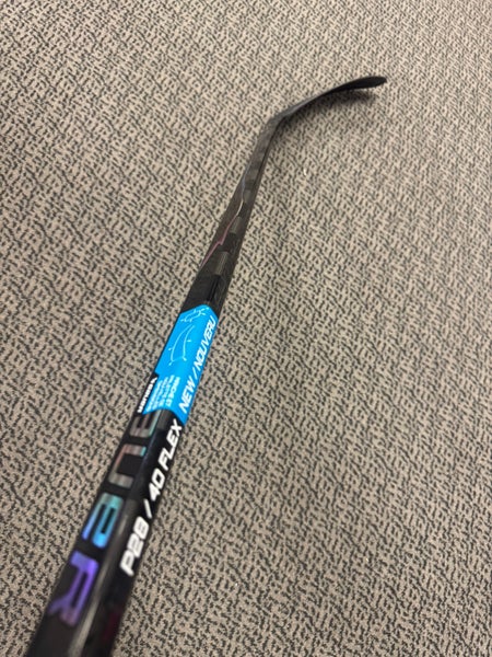 Junior Black Bauer Vapor Flylite Left Hand Hockey Stick P28 40 Flex (New)