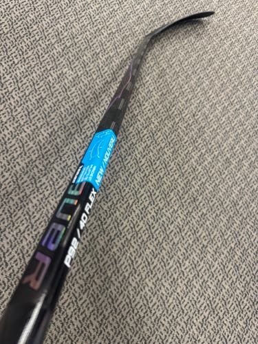 Junior Black Bauer Vapor Flylite Left Hand Hockey Stick P92 40 Flex (New)