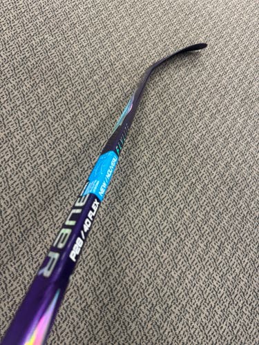 Junior Purple/Teal Bauer Vapor Flylite Left Hand Hockey Stick P28 40 Flex (New)
