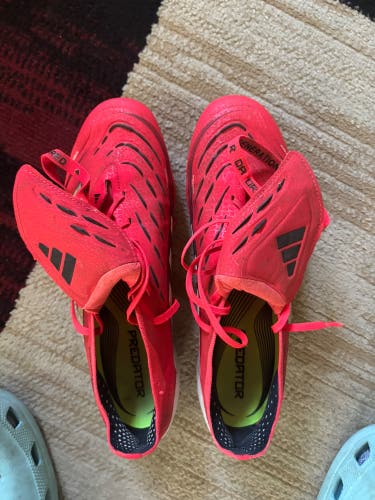 Unisex Size M 10.0 (W 11.0) Adidas predator ELite Cleats (Used)