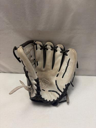 Used 44 PRO SIGNATURE SERIES BB/SB Glove RH Throw White 11 3/4" 11490-S000275690