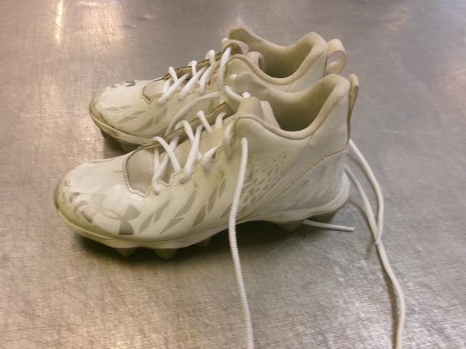 Used Under Armour CLEAT BB/SB Cleats White Junior 01.5 11339-S000204725