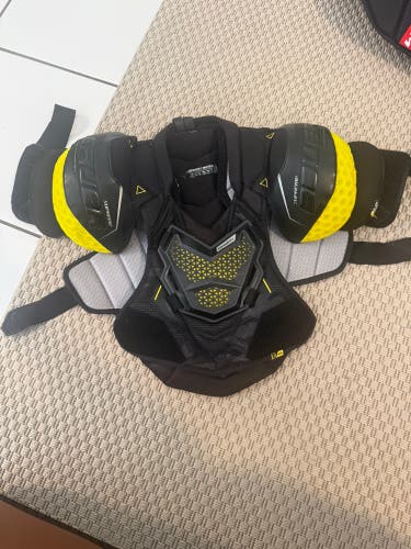 Medium Youth Bauer Supreme M3 Shoulder Pads (Used)