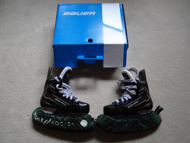 Black Bauer Supreme M40 Hockey Skates Extra Wide Width Size 3 (New)