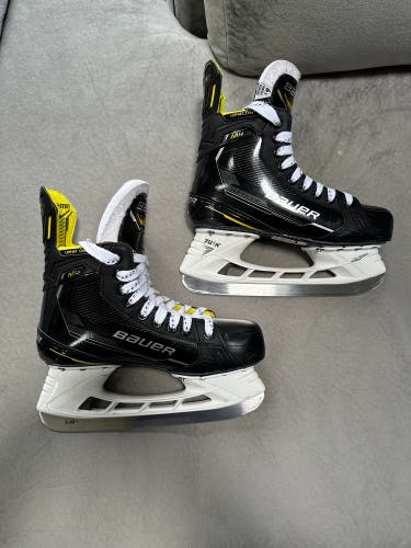 2022 Bauer Supreme M4 Hockey Skates Regular Width 6.5 (Used)