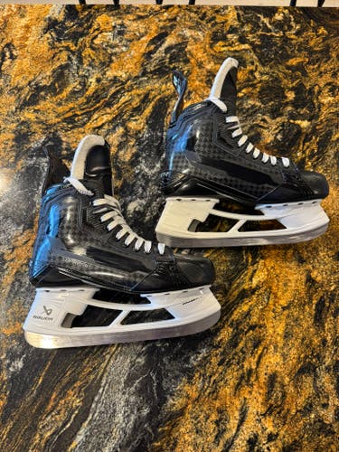 Bauer Supreme Mach Hockey Skates Regular Width Pro Stock 9 Fly-X Steel Included