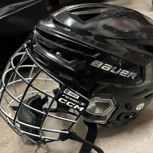 Small Bauer Re-Akt 155 Helmet (Used)