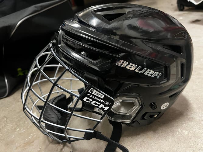 Small Bauer Re-Akt 155 Helmet (Used)