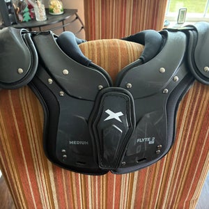 Medium Youth Xenith Flyte Shoulder Pads (Used)
