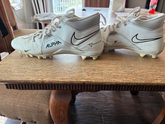 Men's Size M 10.0 (W 11.0) Nike ALPHA Menace Varsity 3 Mid Top Molded Cleats (Used)