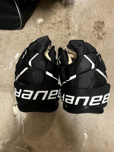 Bauer Supreme M5 Pro Gloves 12" (Used)