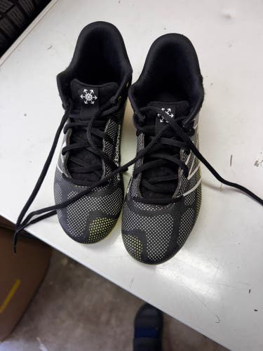 Kids 3.5 wide New Balance Freeze Lacrosse Cleats