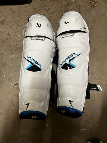 Intermediate Bauer Vapor Flylite 12" Shin Pads (Used)