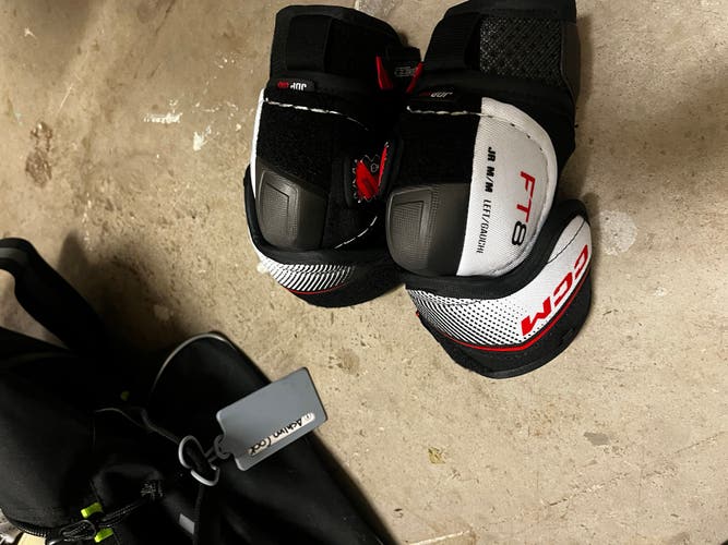 Junior Medium CCM JetSpeed FT8 Pro Elbow Pads (Used)