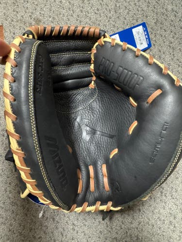 Mizuno RH Catcher's Glove 33" (New)