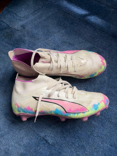 White Women's Size  8.0 Puma Ultra 6 match+ brilliance Cleats (Used)