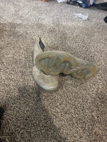 White Unisex Size M 8.5 (W 9.5) Adult Nike Vapormax Shoes (Used)