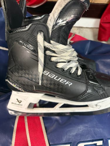 2024 Bauer Supreme Shadow Hockey Skates Regular Width 8.5 (Used)