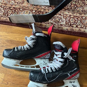 2019 Bauer Vapor X2.5 Hockey Skates Regular Width 9.5 (Used)