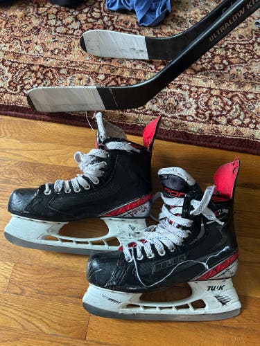 2019 Bauer Vapor X2.5 Hockey Skates Regular Width 9.5 (Used)