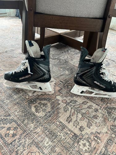 Black 2025 Bauer Vapor Flylite Hockey Skates 9 (Used)
