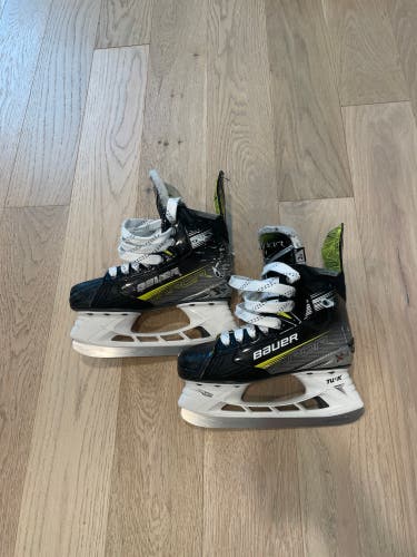 2023 Bauer Vapor X4 Hockey Skates Extra Wide Width Size 3.5 (Used)