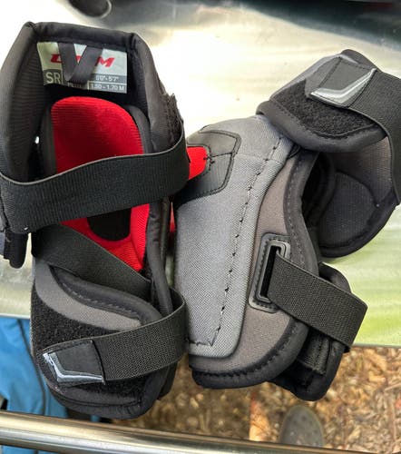 Senior Small CCM U+ CL Elbow Pads (Used)