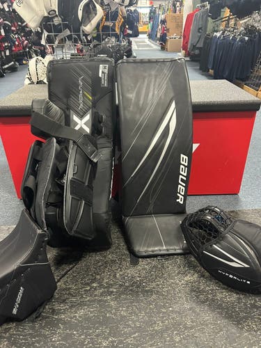 34" Bauer Vapor Hyperlite 2 Goalie Leg Pads (New)