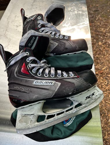 Bauer Vapor X40 Hockey Skates Regular Width 7.5 (Used)