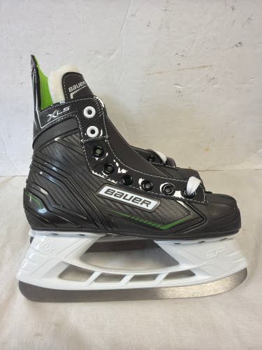 Black Bauer XLS Hockey Skates Regular Width Size 3 (New)
