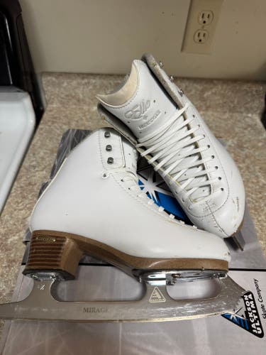 Size 3 Jackson Ultima Elle 2131 Figure Skates B Junior (Used) kids