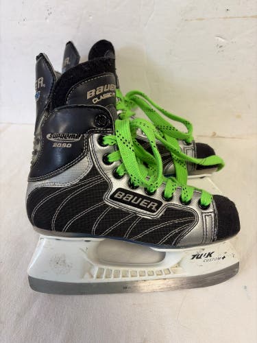 Black Bauer Supreme 2090 Hockey Skates Regular Width Size 1.5 (Used)