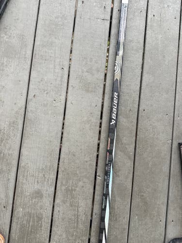 Senior Bauer Proto-R Right Handed Hockey Stick P28 55 Flex (New)