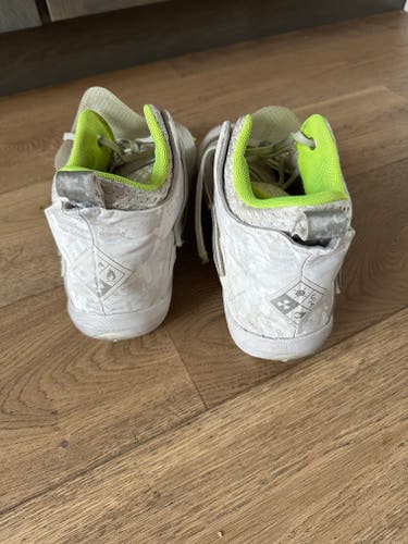 Men's Size M 14.0 (W 15.0) Under Armour Mid Top (Used)