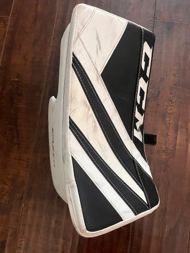 CCM Extreme Flex 5.5 Regular (Used)
