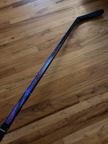 Junior Bauer Twitch Hockey Stick Right Handed P28 30 Flex (Used)